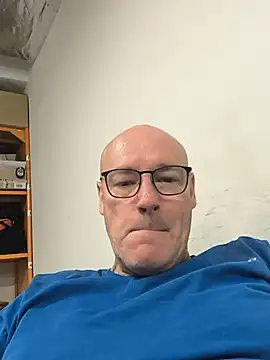 Snapshot of bogland33 chatting on July 20, 3:36 pm bogland33 online show from July 20, 3:36 pm