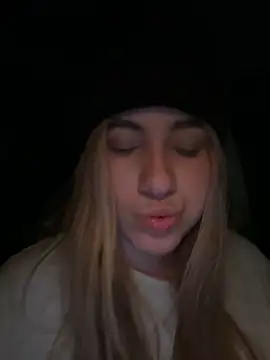Snapshot of ARITOO_ chatting on December 13, 7:25 am ARITOO  online show from December 13, 7:25 am