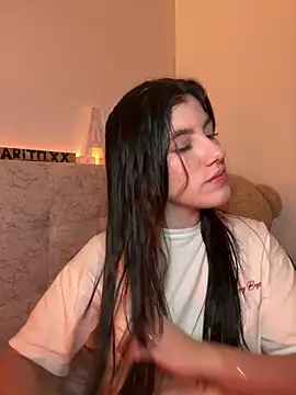 Snapshot of ARITOO_ chatting on October 25, 6:32 am ARITOO  online show from October 25, 6:32 am