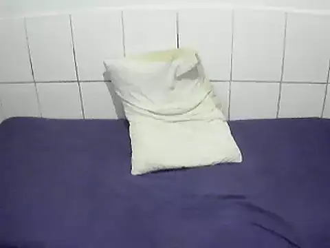 Snapshot of pierdona chatting on May 17, 11:01 pm pierdona online show from May 17, 11:01 pm