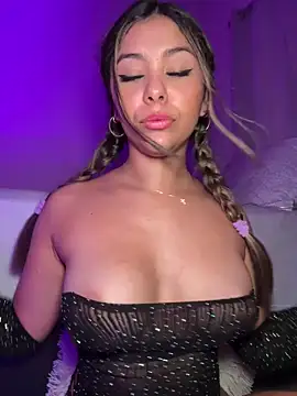 Snapshot of tuckersabrina chatting on March 1, 2:44 pm tuckersabrina online show from March 1, 2:44 pm