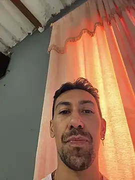 Snapshot of dantedesirexx chatting on February 3, 9:18 pm dantedesirexx online show from February 3, 9:18 pm