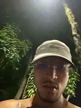 Snapshot of dantedesirexx chatting on March 6, 3:35 am dantedesirexx online show from March 6, 3:35 am