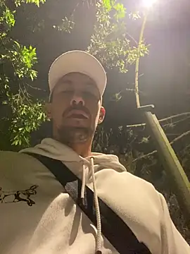 Snapshot of dantedesirexx chatting on March 12, 8:08 am dantedesirexx online show from March 12, 8:08 am