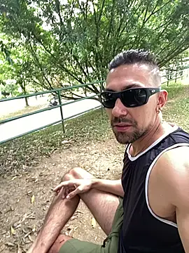 Snapshot of dantedesirexx chatting on May 30, 4:37 pm dantedesirexx online show from May 30, 4:37 pm