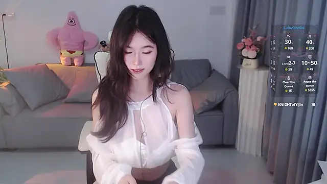 Snapshot of YiJin-a chatting on December 6, 1:44 pm YiJin-a online show from December 6, 1:44 pm