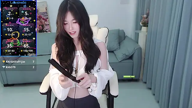 Snapshot of YiJin-a chatting on December 30, 3:46 pm YiJin-a online show from December 30, 3:46 pm