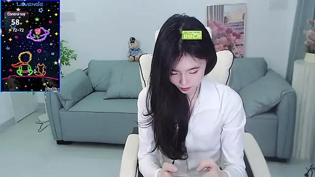 Snapshot of YiJin-a chatting on February 15, 2:33 pm YiJin-a online show from February 15, 2:33 pm