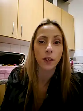 Snapshot of Goddess_Aveena chatting on December 20, 11:47 pm Goddess Aveena online show from December 20, 11:47 pm