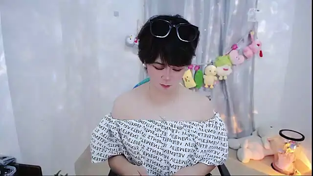 Snapshot of Fan_ting chatting on November 6, 2:23 am Fan ting online show from November 6, 2:23 am