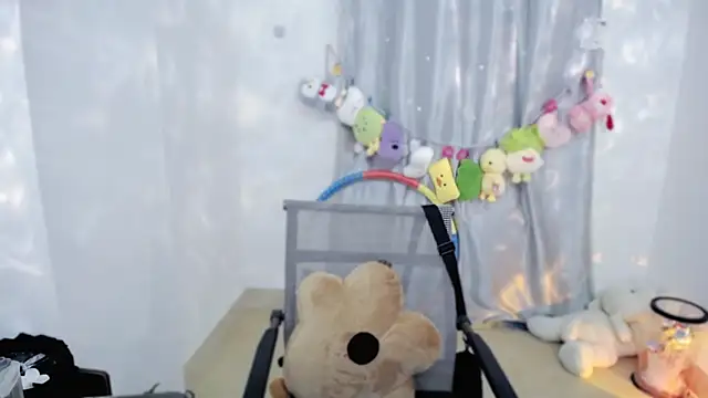 Snapshot of Fan_ting chatting on December 4, 2:43 am Fan ting online show from December 4, 2:43 am