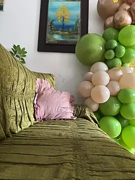 Snapshot of Evabigass chatting on June 3, 1:36 pm Evabigass online show from June 3, 1:36 pm