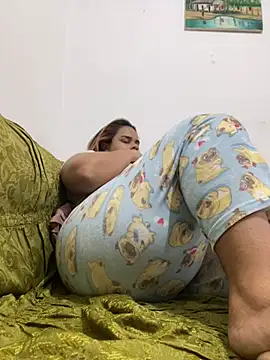 Snapshot of Evabigass chatting on July 18, 1:37 pm Evabigass online show from July 18, 1:37 pm