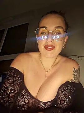 Snapshot of lindsay_33off chatting on November 9, 9:02 pm lindsay 33off online show from November 9, 9:02 pm