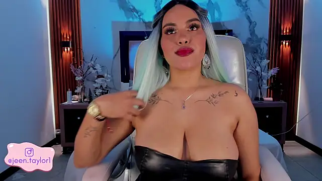 Jeen Taylor online show from December 3, 8:07 pm