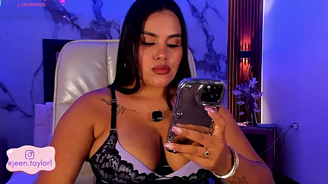 Jeen Taylor online show from March 11, 8:04 pm