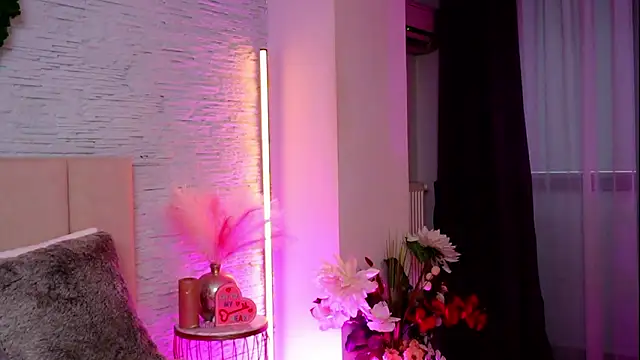 RachelSwaan online show from February 17, 5:37 am