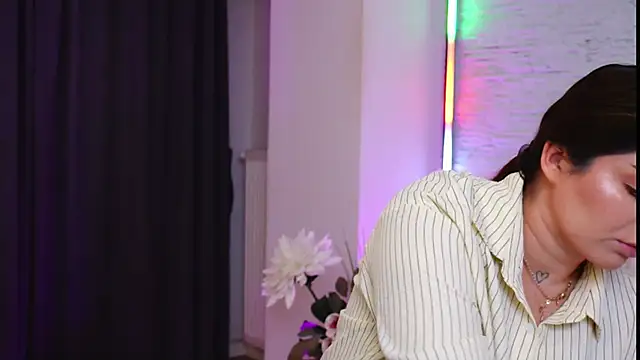 RachelSwaan online show from March 17, 6:17 am