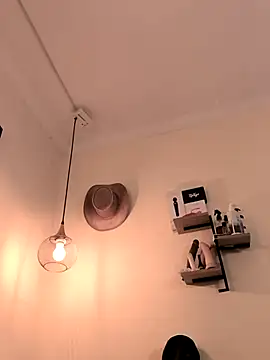 evafoxs online show from December 20, 4:36 pm