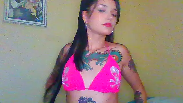 Snapshot of felinebitxx chatting on February 2, 1:12 am felinebitxx online show from February 2, 1:12 am