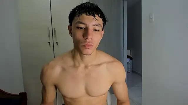 Snapshot of enzo_sloran chatting on June 16, 6:54 pm enzo sloran online show from June 16, 6:54 pm