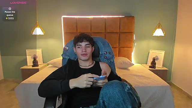 AlejooTwink online show from November 4, 1:16 am