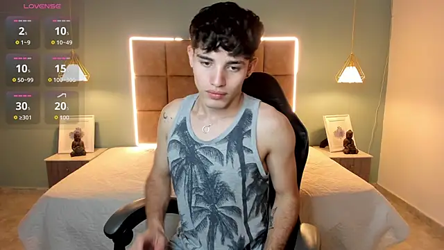 AlejooTwink online show from April 29, 3:43 am