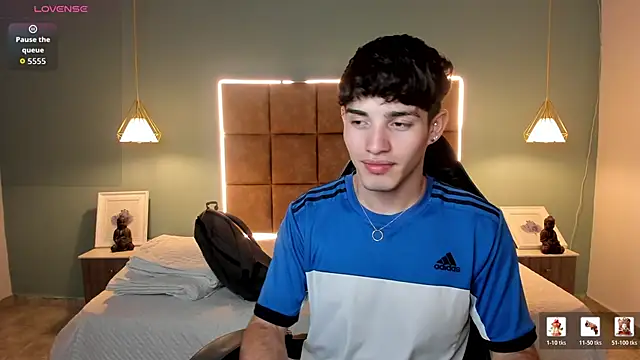 AlejooTwink online show from May 1, 3:55 am