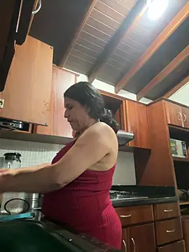 Snapshot of siri_duque chatting on June 2, 2:02 am siri duque online show from June 2, 2:02 am