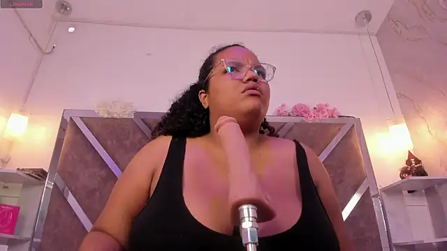 MhiaRey online show from November 5, 1:44 pm