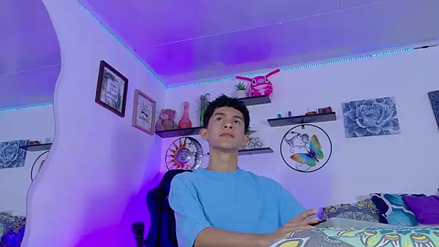 Noah tyler  online show from October 21, 8:09 pm