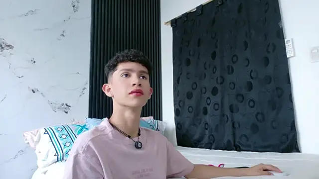 Noah tyler  online show from February 28, 7:04 pm