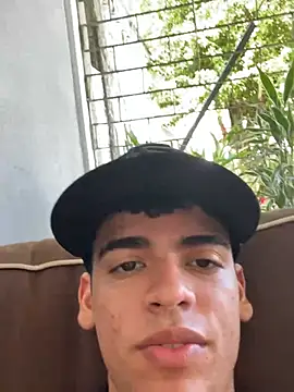 Snapshot of Leo_bunny_hot chatting on December 28, 5:25 pm Leo bunny hot online show from December 28, 5:25 pm