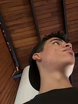 Snapshot of Leo_bunny_hot chatting on December 28, 9:08 pm Leo bunny hot online show from December 28, 9:08 pm