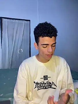 Snapshot of Leo_bunny_hot chatting on January 4, 1:31 am Leo bunny hot online show from January 4, 1:31 am