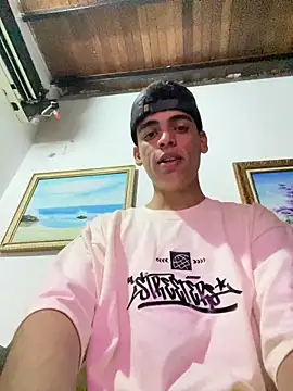 Snapshot of Leo_bunny_hot chatting on January 5, 4:36 am Leo bunny hot online show from January 5, 4:36 am