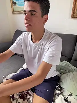 Snapshot of Leo_bunny_hot chatting on January 5, 7:39 pm Leo bunny hot online show from January 5, 7:39 pm