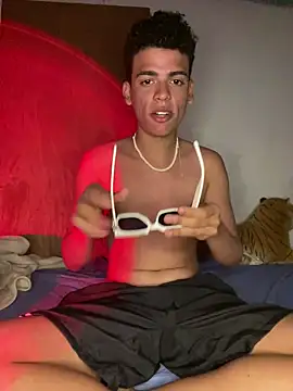 Snapshot of Leo_bunny_hot chatting on January 7, 11:56 pm Leo bunny hot online show from January 7, 11:56 pm