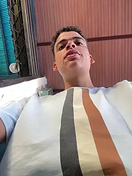 Snapshot of Leo_bunny_hot chatting on January 16, 11:37 am Leo bunny hot online show from January 16, 11:37 am