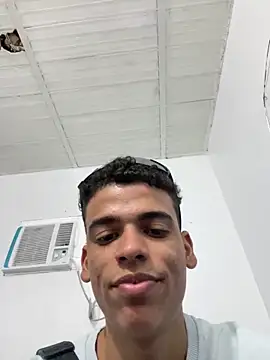 Snapshot of Leo_bunny_hot chatting on January 19, 4:46 pm Leo bunny hot online show from January 19, 4:46 pm