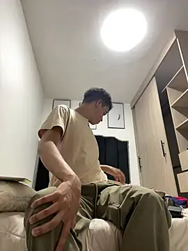 Snapshot of Leo_bunny_hot chatting on January 28, 2:53 am Leo bunny hot online show from January 28, 2:53 am