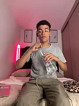 Snapshot of Leo_bunny_hot chatting on January 31, 12:39 am Leo bunny hot online show from January 31, 12:39 am