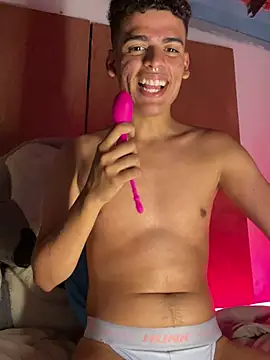 Snapshot of Leo_bunny_hot chatting on February 9, 1:22 am Leo bunny hot online show from February 9, 1:22 am