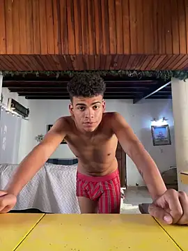 Snapshot of Leo_bunny_hot chatting on February 13, 8:13 pm Leo bunny hot online show from February 13, 8:13 pm