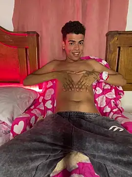 Snapshot of Leo_bunny_hot chatting on February 20, 12:41 am Leo bunny hot online show from February 20, 12:41 am