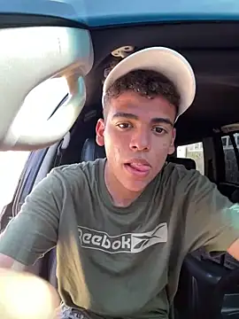 Snapshot of Leo_bunny_hot chatting on February 22, 5:24 pm Leo bunny hot online show from February 22, 5:24 pm