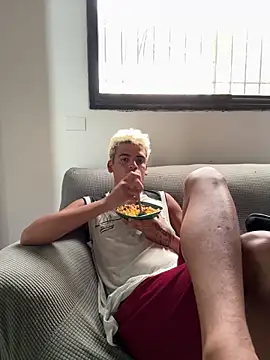 Snapshot of Leo_bunny_hot chatting on September 19, 6:19 pm Leo bunny hot online show from September 19, 6:19 pm