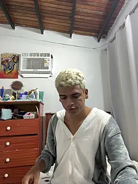 Snapshot of Leo_bunny_hot chatting on October 19, 8:42 pm Leo bunny hot online show from October 19, 8:42 pm