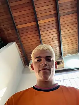 Snapshot of Leo_bunny_hot chatting on November 1, 8:00 pm Leo bunny hot online show from November 1, 8:00 pm