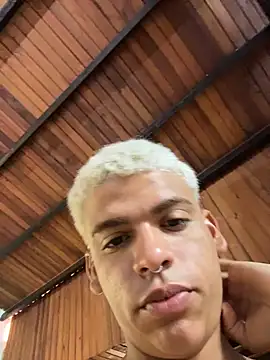 Snapshot of Leo_bunny_hot chatting on November 2, 6:10 pm Leo bunny hot online show from November 2, 6:10 pm